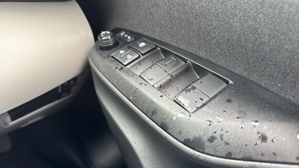 Toyota Yaris 1.5 Hybrid Excel 5dr CVT Hybrid Hatchback - Image 30
