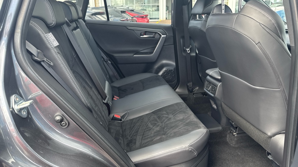 Toyota RAV4 2.5 PHEV GR Sport 5dr CVT Estate - Image 8
