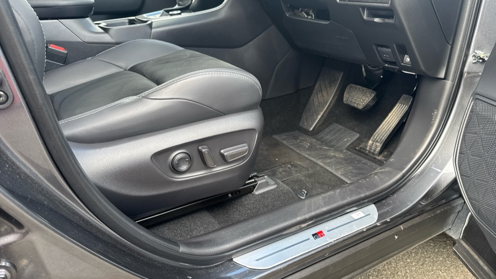 Toyota RAV4 2.5 PHEV GR Sport 5dr CVT Estate - Image 33