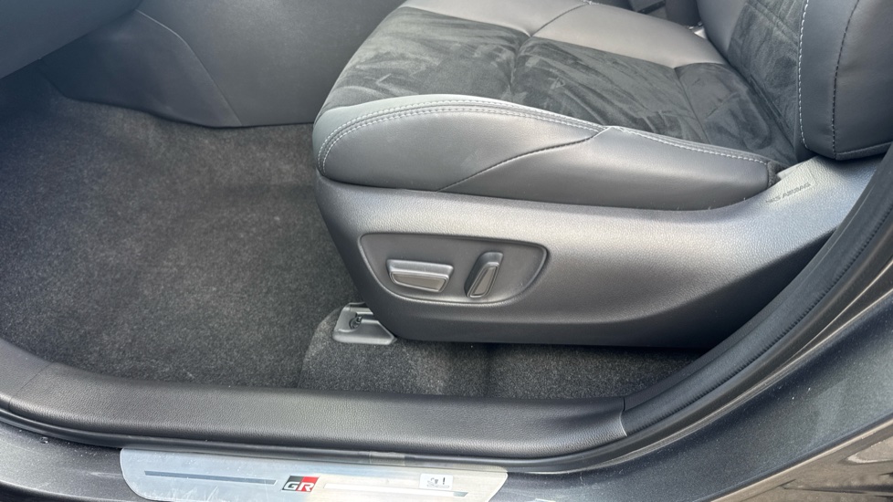 Toyota RAV4 2.5 PHEV GR Sport 5dr CVT Estate - Image 34