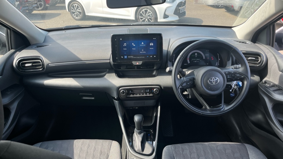 Toyota Yaris 1.5 Hybrid Design 5dr CVT Hybrid Hatchback - Image 6