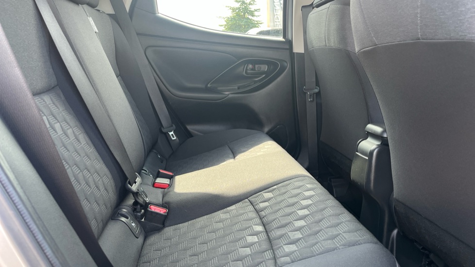 Toyota Yaris 1.5 Hybrid Design 5dr CVT Hybrid Hatchback - Image 8