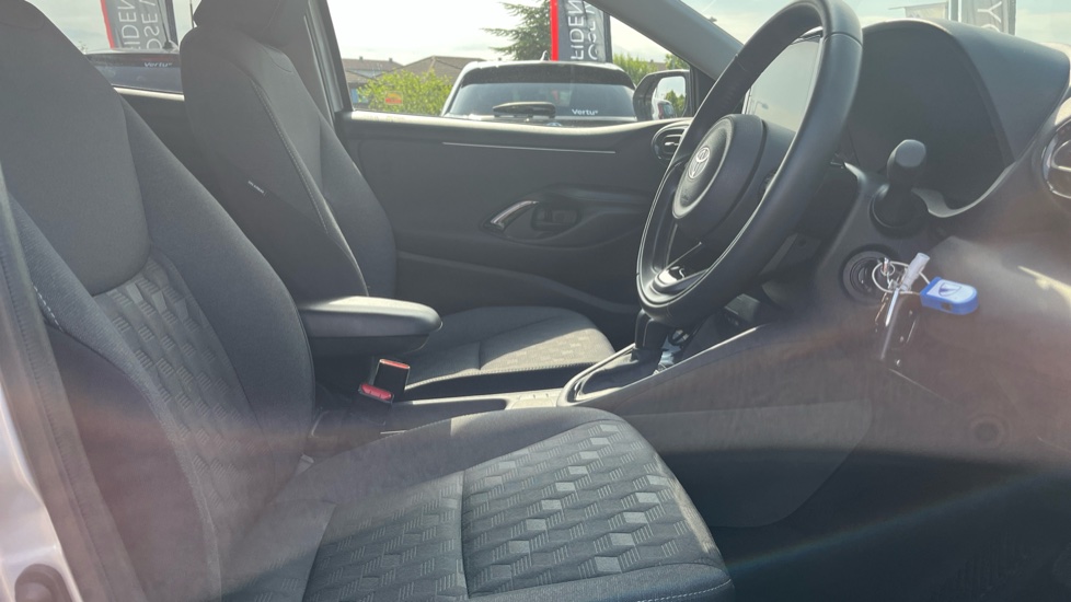 Toyota Yaris 1.5 Hybrid Design 5dr CVT Hybrid Hatchback - Image 12