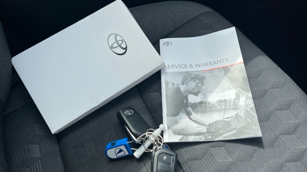 Toyota Yaris 1.5 Hybrid Design 5dr CVT Hybrid Hatchback - Image 27