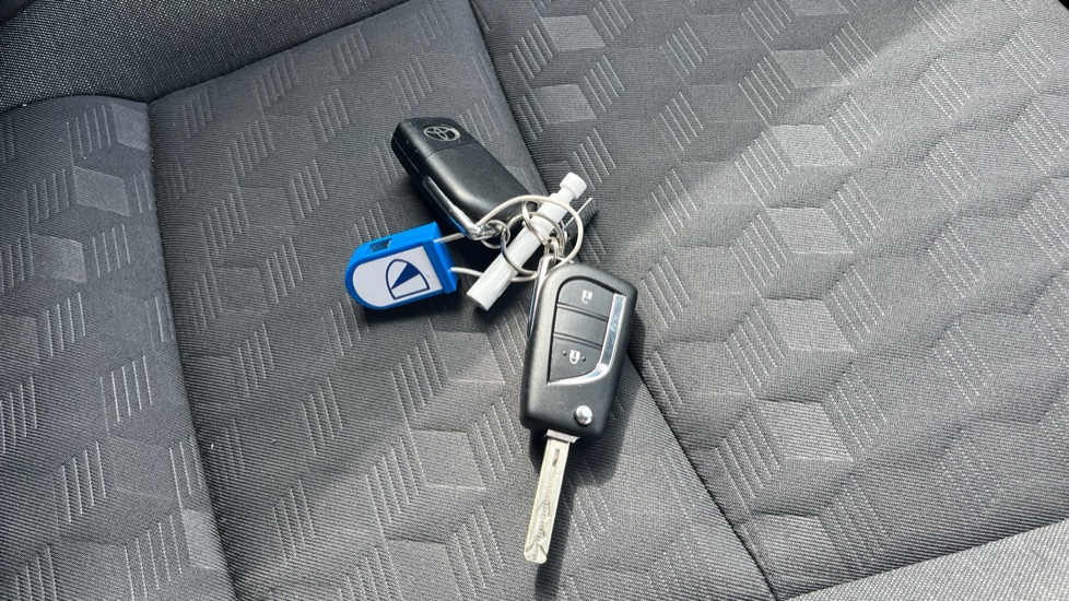 Toyota Yaris 1.5 Hybrid Design 5dr CVT Hybrid Hatchback - Image 28