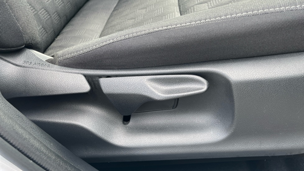 Toyota Yaris 1.5 Hybrid Design 5dr CVT Hybrid Hatchback - Image 29