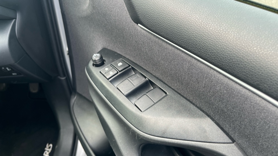 Toyota Yaris 1.5 Hybrid Design 5dr CVT Hybrid Hatchback - Image 32