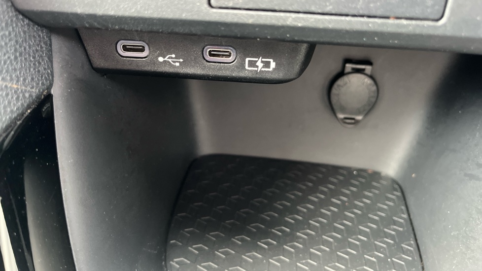 Toyota Yaris 1.5 Hybrid Design 5dr CVT Hybrid Hatchback - Image 37