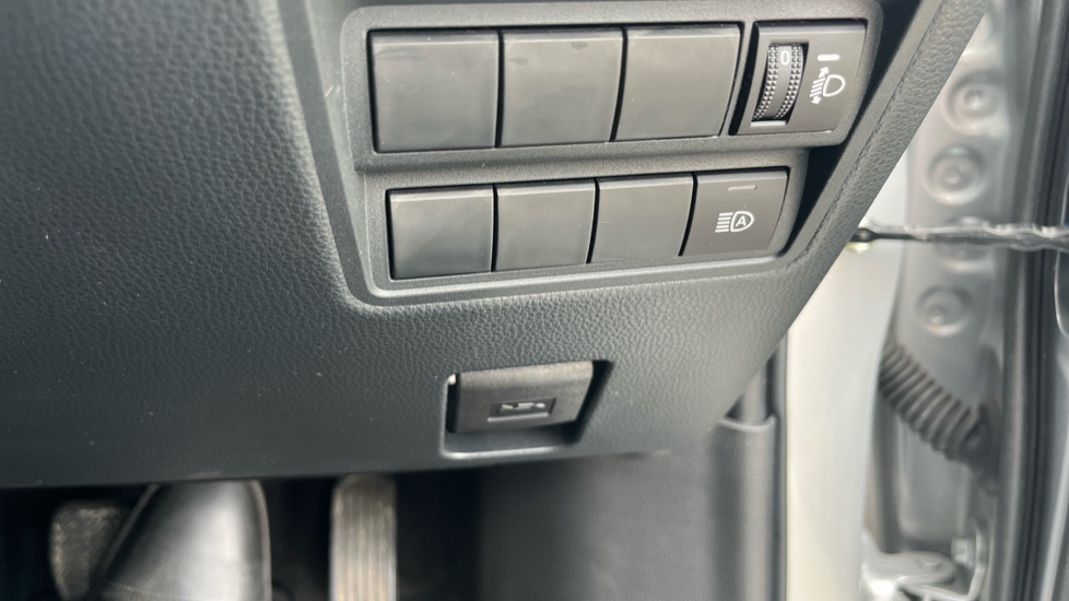 Toyota Yaris 1.5 Hybrid Design 5dr CVT Hybrid Hatchback - Image 45