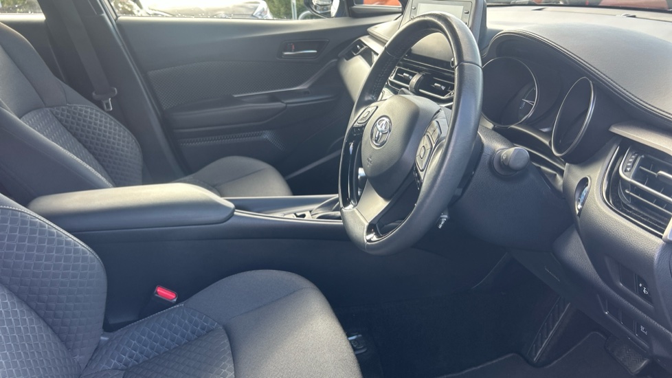 Toyota C-HR 1.8 Hybrid Icon 5dr CVT Hybrid Hatchback - Image 12