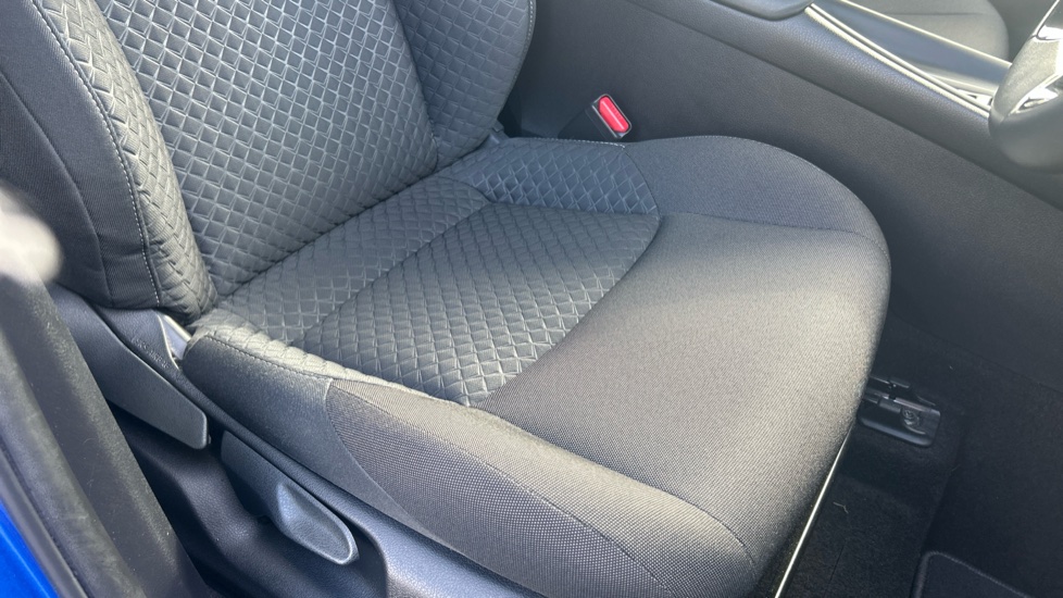 Toyota C-HR 1.8 Hybrid Icon 5dr CVT Hybrid Hatchback - Image 17