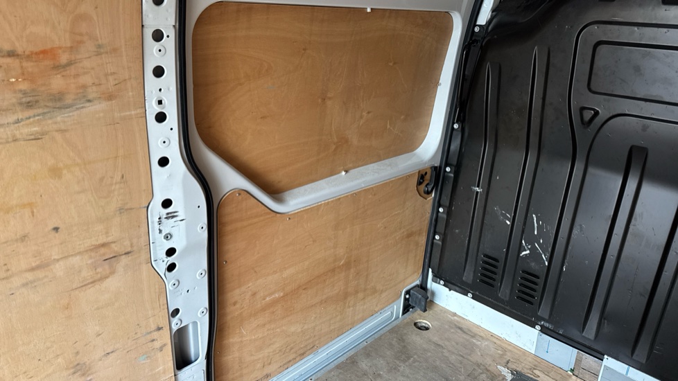 Renault Master Lwb Diesel Fwd LM35 Blue dCi 135 Advance Medium Roof Van - Image 8