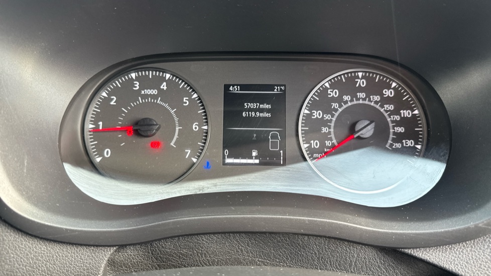 Renault Master Lwb Diesel Fwd LM35 Blue dCi 135 Advance Medium Roof Van - Image 11