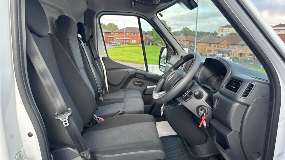 Renault Master Lwb Diesel Fwd LM35 Blue dCi 135 Advance Medium Roof Van - Image 12