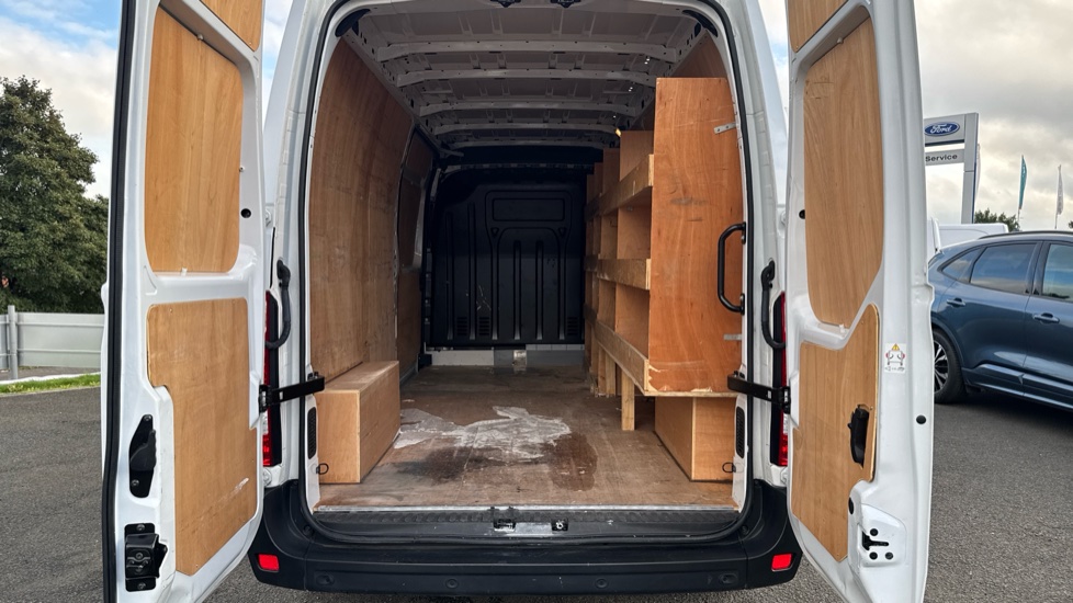 Renault Master Lwb Diesel Fwd LM35 Blue dCi 135 Advance Medium Roof Van - Image 13
