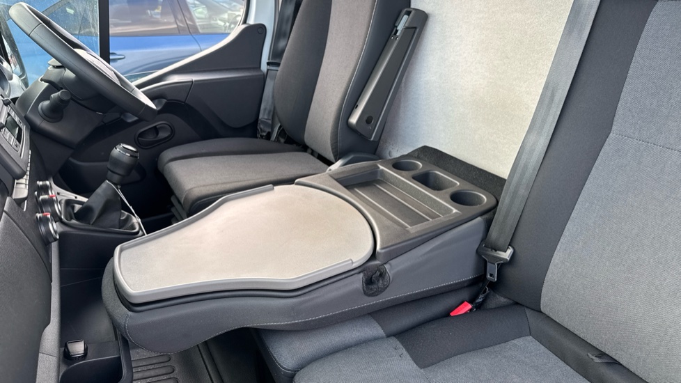 Renault Master Lwb Diesel Fwd LM35 Blue dCi 135 Advance Medium Roof Van - Image 18
