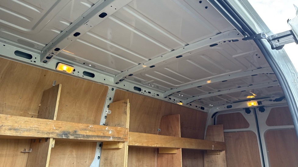 Renault Master Lwb Diesel Fwd LM35 Blue dCi 135 Advance Medium Roof Van - Image 19