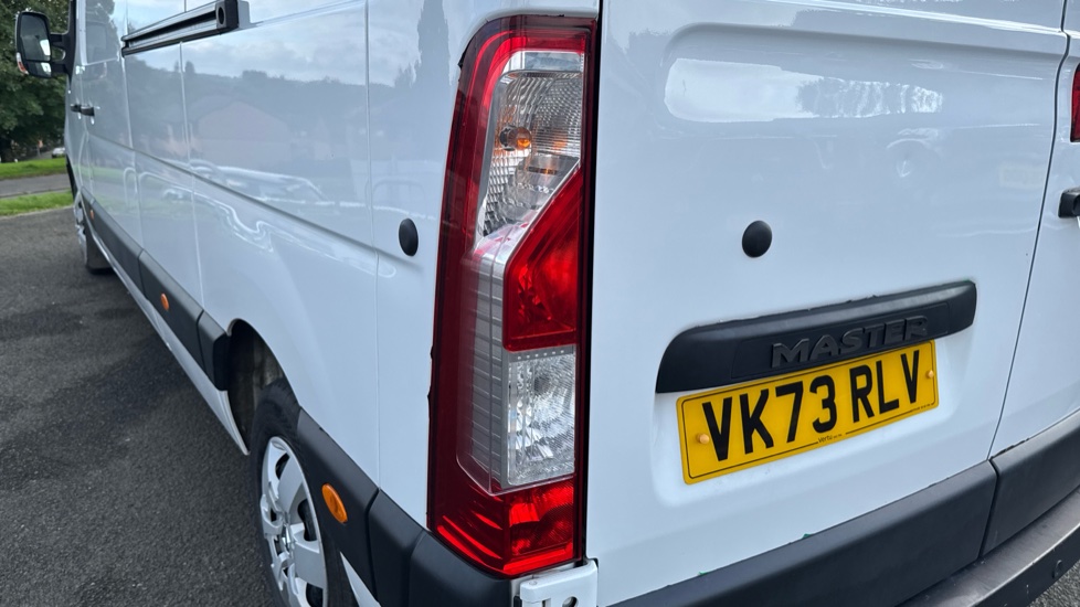 Renault Master Lwb Diesel Fwd LM35 Blue dCi 135 Advance Medium Roof Van - Image 21