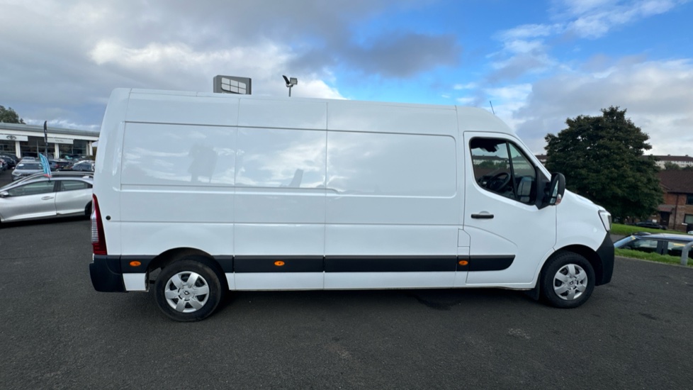 Renault Master Lwb Diesel Fwd LM35 Blue dCi 135 Advance Medium Roof Van - Image 23