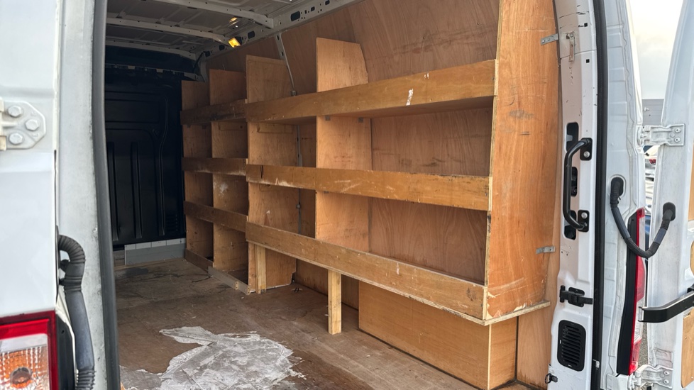 Renault Master Lwb Diesel Fwd LM35 Blue dCi 135 Advance Medium Roof Van - Image 35
