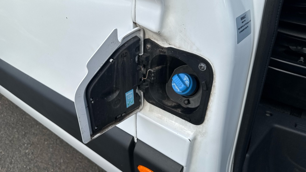 Renault Master Lwb Diesel Fwd LM35 Blue dCi 135 Advance Medium Roof Van - Image 36