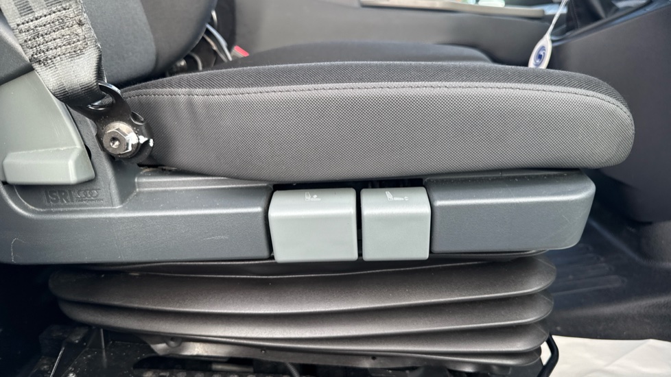 Renault Master Lwb Diesel Fwd LM35 Blue dCi 135 Advance Medium Roof Van - Image 37