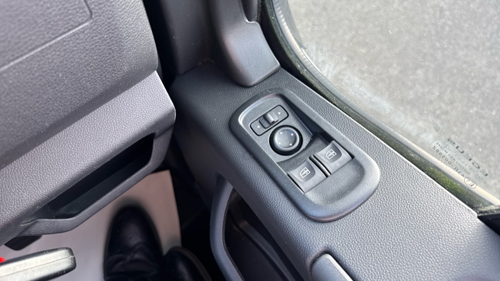 Renault Master Lwb Diesel Fwd LM35 Blue dCi 135 Advance Medium Roof Van - Image 41