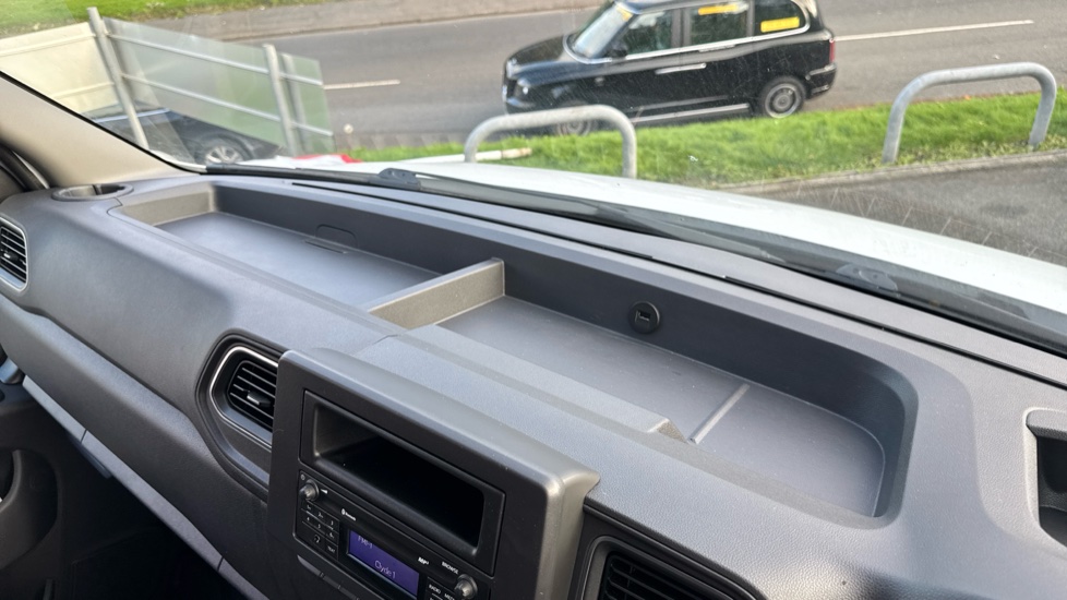 Renault Master Lwb Diesel Fwd LM35 Blue dCi 135 Advance Medium Roof Van - Image 44