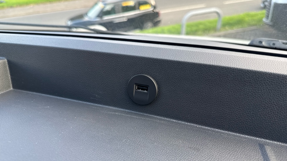 Renault Master Lwb Diesel Fwd LM35 Blue dCi 135 Advance Medium Roof Van - Image 45