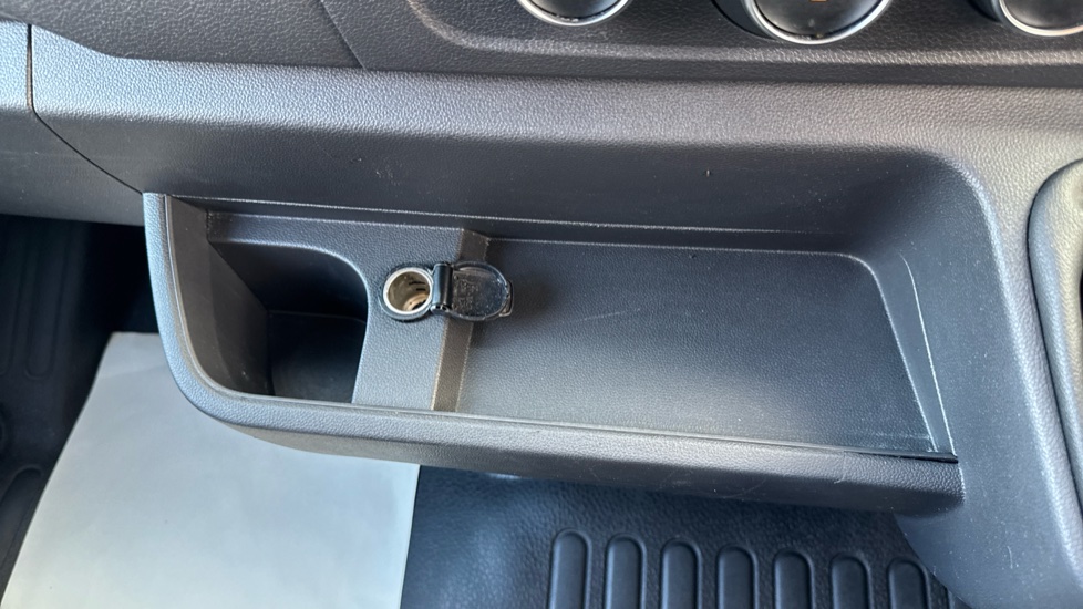 Renault Master Lwb Diesel Fwd LM35 Blue dCi 135 Advance Medium Roof Van - Image 54