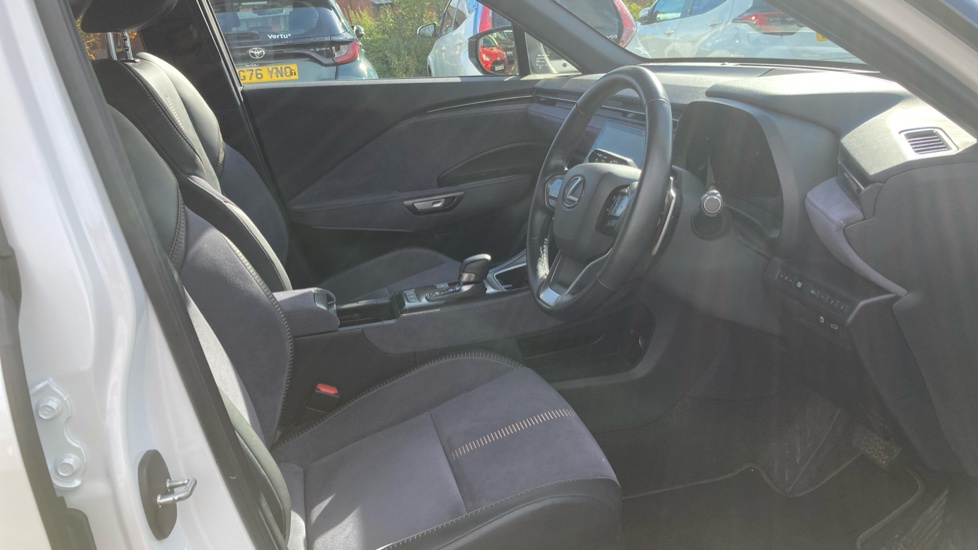 Lexus LBX 1.5 Takumi 5dr E-CVT AWD Hybrid Hatchback - Image 12