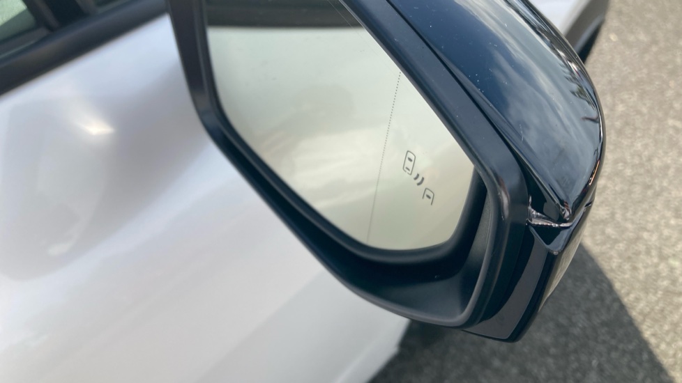 Lexus LBX 1.5 Takumi 5dr E-CVT AWD Hybrid Hatchback - Image 42