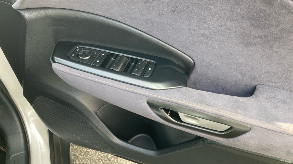 Lexus LBX 1.5 Takumi 5dr E-CVT AWD Hybrid Hatchback - Image 43