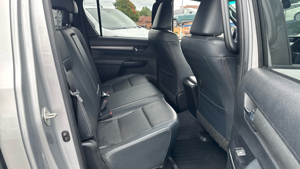 Toyota Hilux Diesel Invincible X D/Cab Pick Up 2.8 D-4D Auto - Image 8