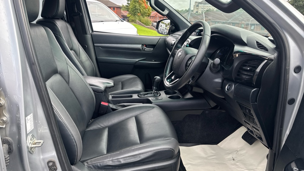 Toyota Hilux Diesel Invincible X D/Cab Pick Up 2.8 D-4D Auto - Image 12