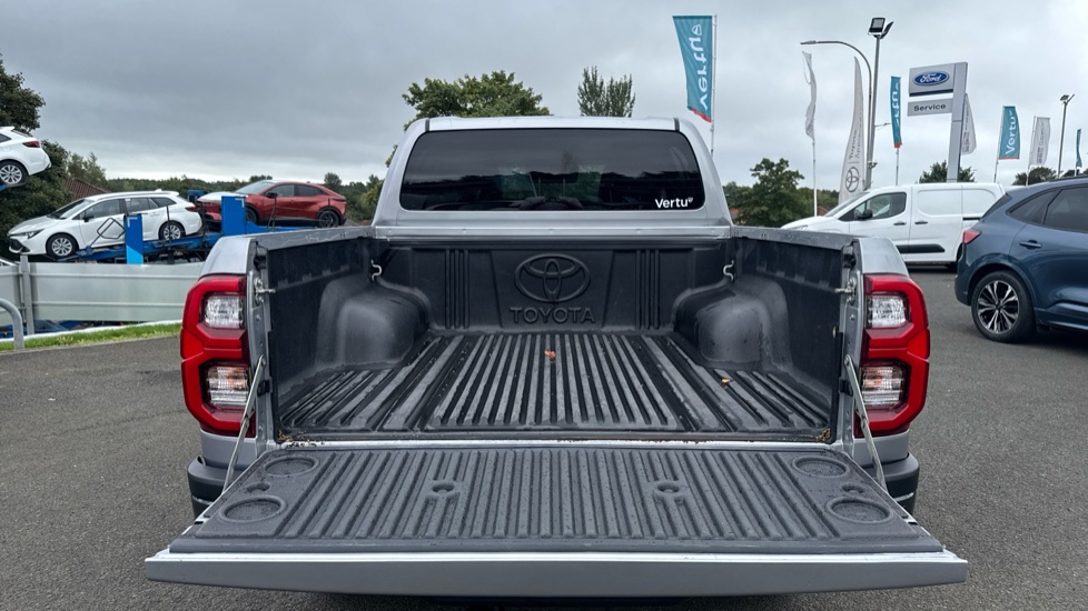 Toyota Hilux Diesel Invincible X D/Cab Pick Up 2.8 D-4D Auto - Image 13