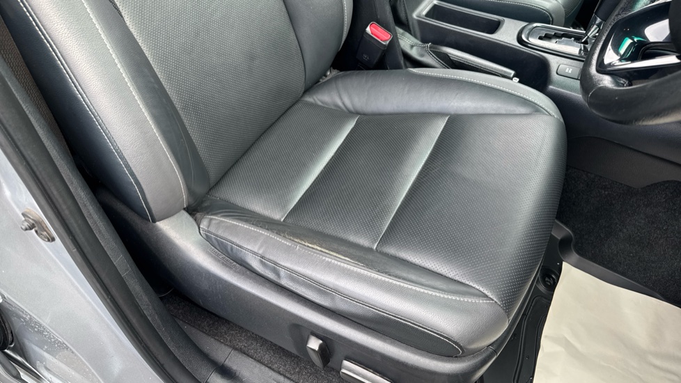 Toyota Hilux Diesel Invincible X D/Cab Pick Up 2.8 D-4D Auto - Image 17