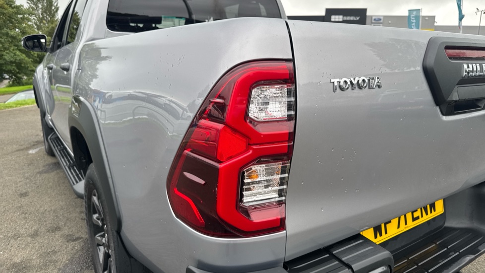Toyota Hilux Diesel Invincible X D/Cab Pick Up 2.8 D-4D Auto - Image 21