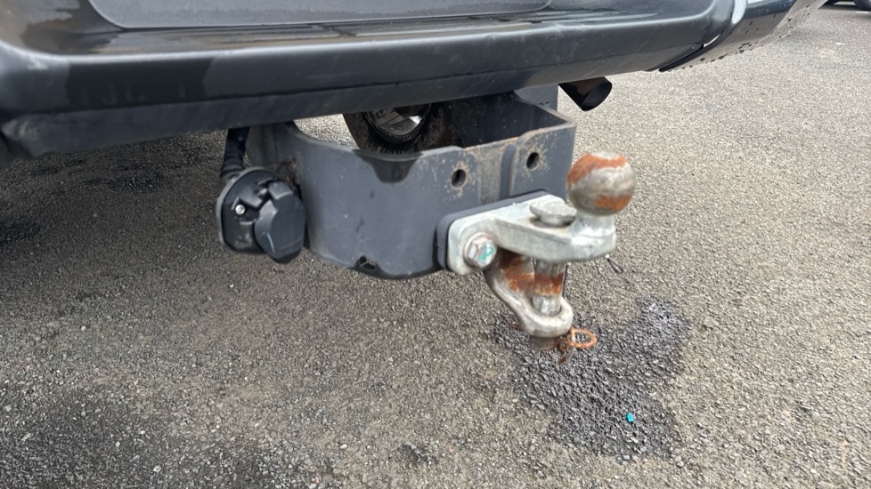 Toyota Hilux Diesel Invincible X D/Cab Pick Up 2.8 D-4D Auto - Image 34