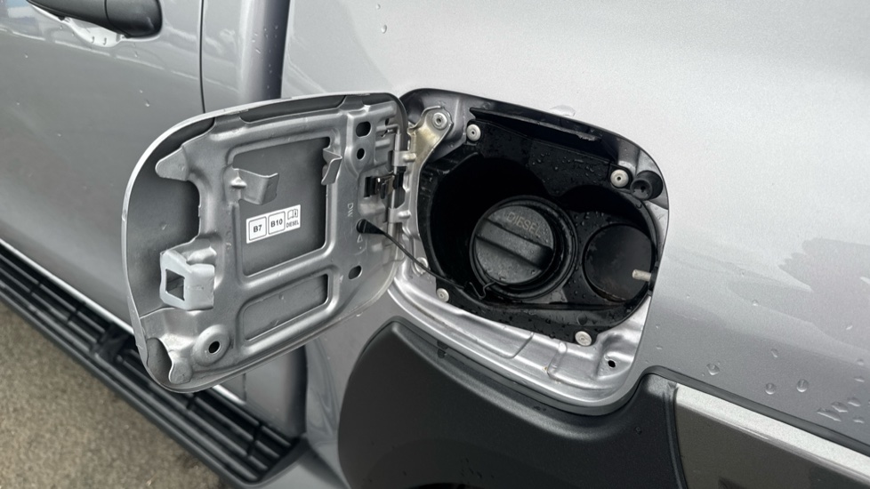 Toyota Hilux Diesel Invincible X D/Cab Pick Up 2.8 D-4D Auto - Image 36