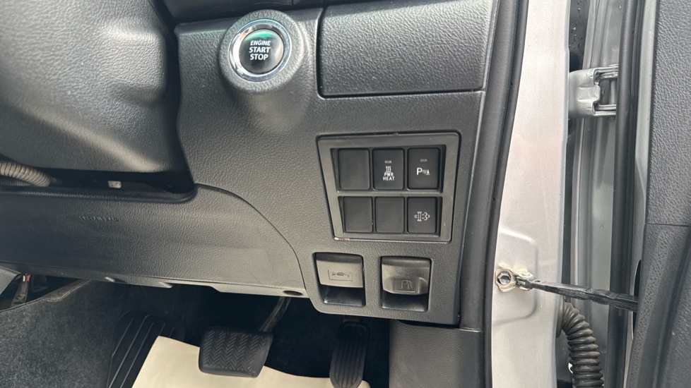 Toyota Hilux Diesel Invincible X D/Cab Pick Up 2.8 D-4D Auto - Image 40