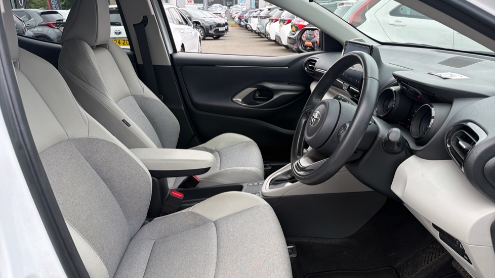 Toyota Yaris 1.5 Hybrid Excel 5dr CVT Hybrid Hatchback - Image 12