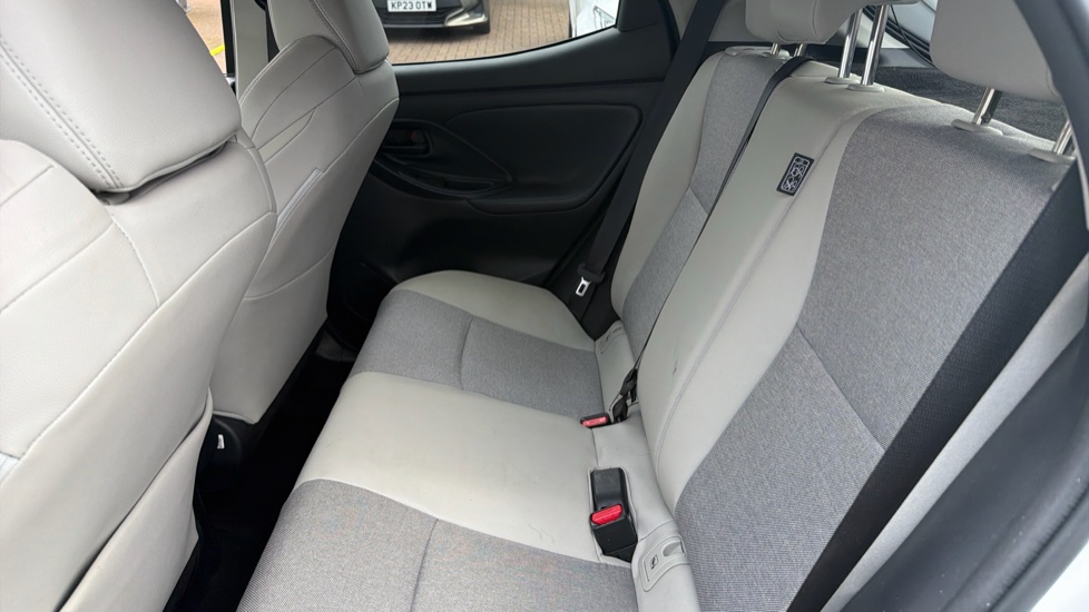 Toyota Yaris 1.5 Hybrid Excel 5dr CVT Hybrid Hatchback - Image 15