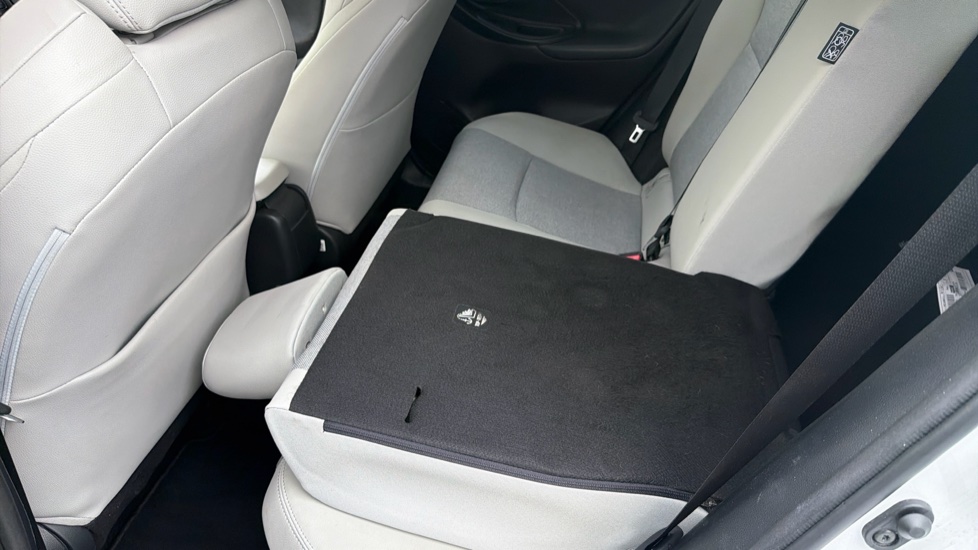 Toyota Yaris 1.5 Hybrid Excel 5dr CVT Hybrid Hatchback - Image 18