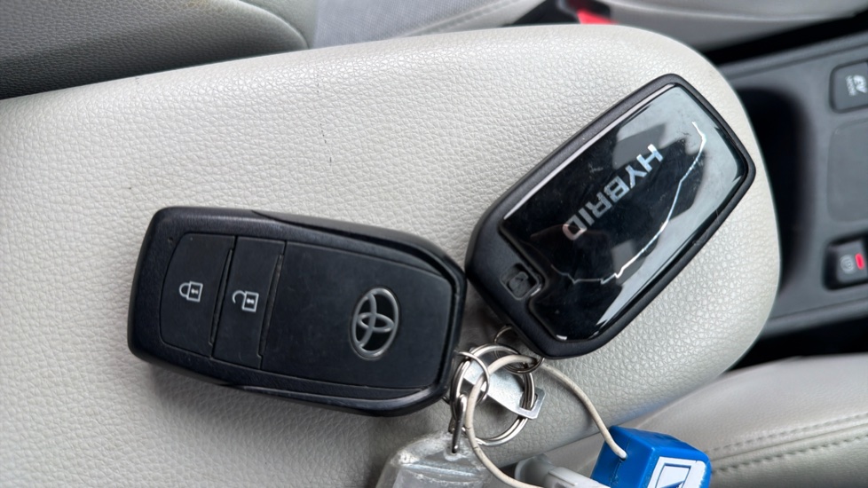 Toyota Yaris 1.5 Hybrid Excel 5dr CVT Hybrid Hatchback - Image 28