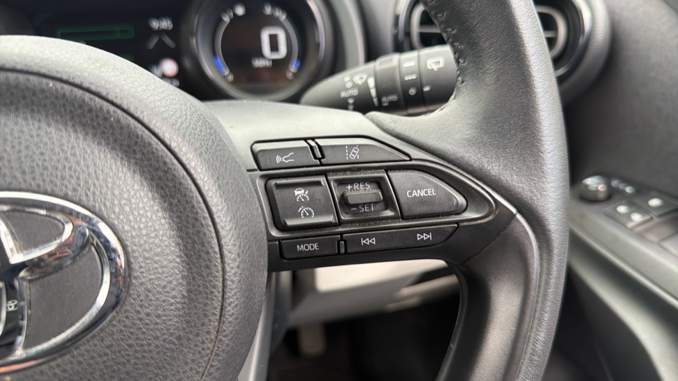 Toyota Yaris 1.5 Hybrid Excel 5dr CVT Hybrid Hatchback - Image 30