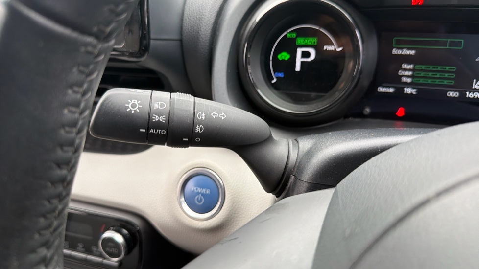 Toyota Yaris 1.5 Hybrid Excel 5dr CVT Hybrid Hatchback - Image 33