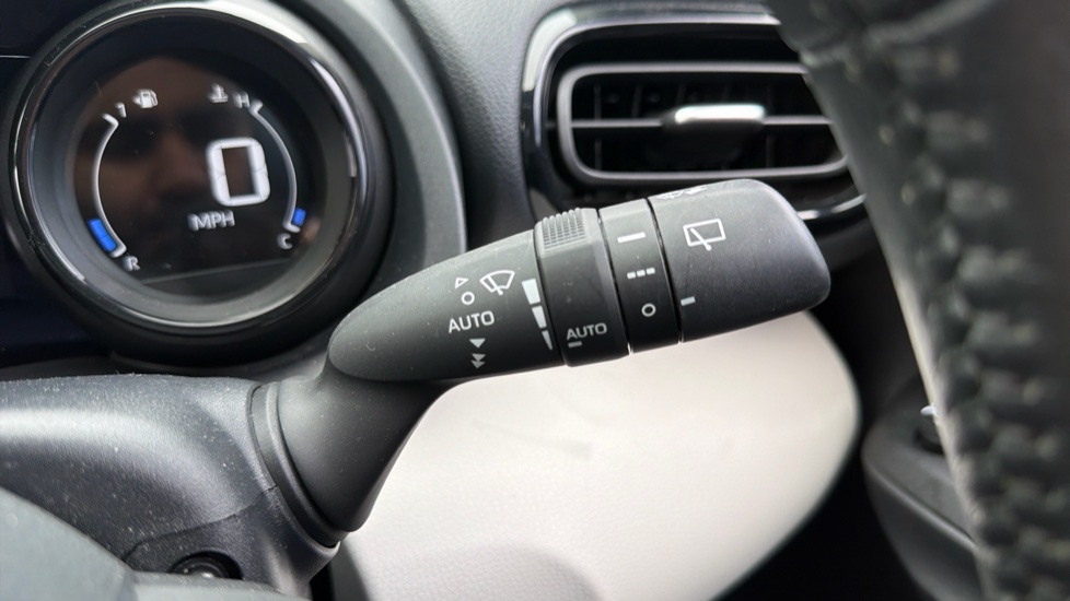 Toyota Yaris 1.5 Hybrid Excel 5dr CVT Hybrid Hatchback - Image 34