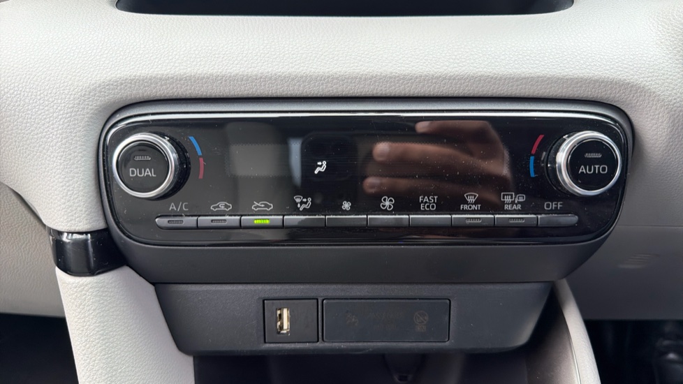 Toyota Yaris 1.5 Hybrid Excel 5dr CVT Hybrid Hatchback - Image 35