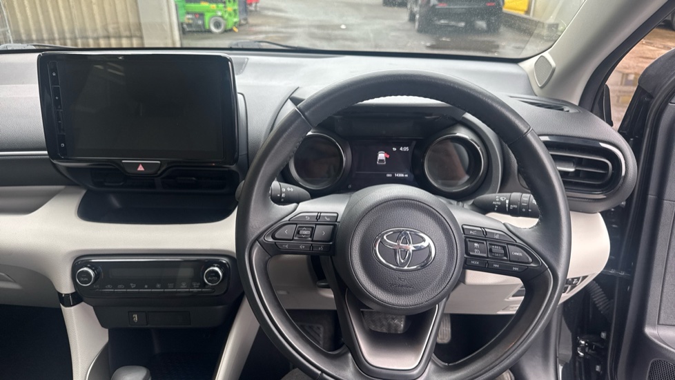 Toyota Yaris 1.5 Hybrid Excel 5dr CVT Hybrid Hatchback - Image 7